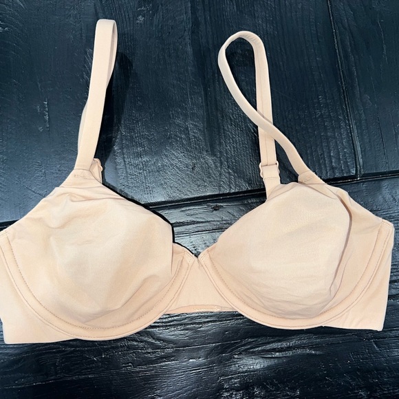 SKIMS Ultrafine Mesh Underwire Bra - Picture 2 of 3